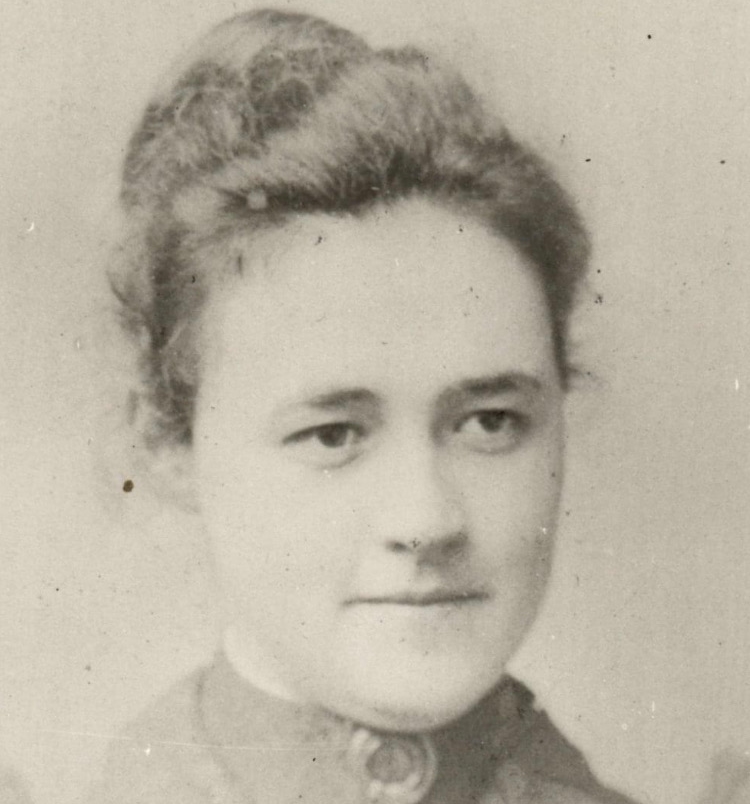 Young Lilian Lindsay
