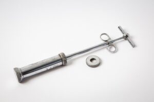 Reversible hydrocolloid syringe